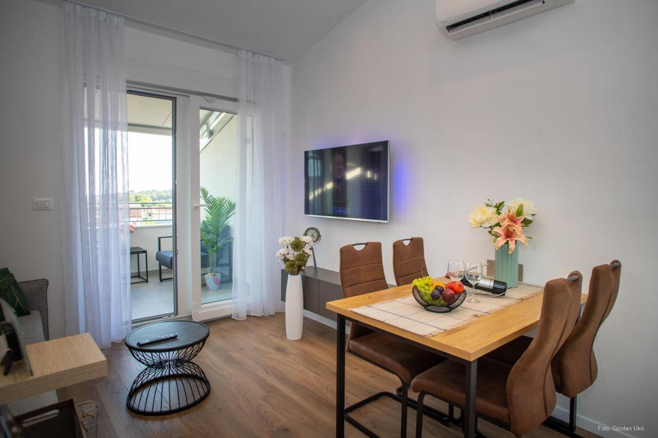Blue Sky Apartment Ровинь Экстерьер фото